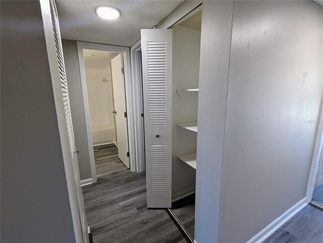 Building Photo - 701 Russell Ln