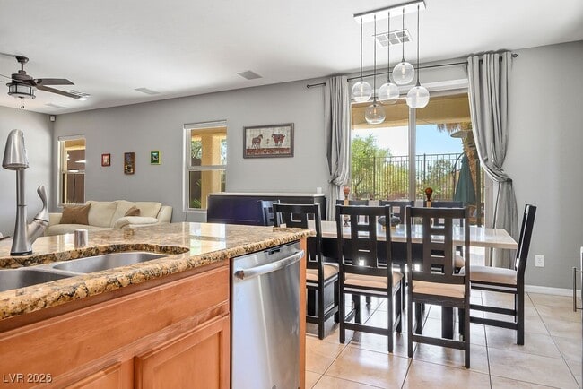 Building Photo - 2589 Chateau Clermont St