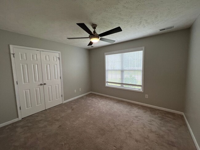 Building Photo - Lovely 3 Bed Home on Cul-de-sac