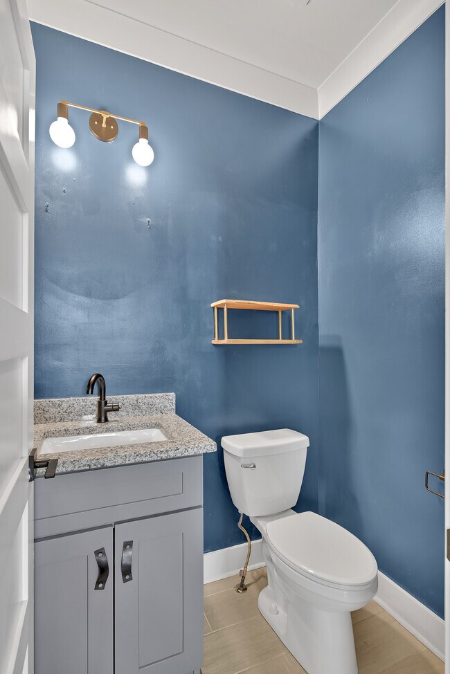 Building Photo - 368 Glenrose Ave