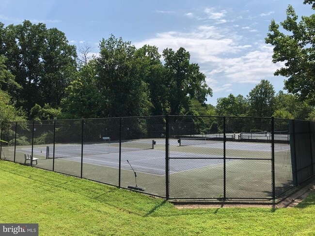 Building Photo - 10926 Bloomingdale Dr