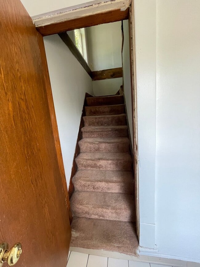 Building Photo - 4 bedroom 2 full bath House