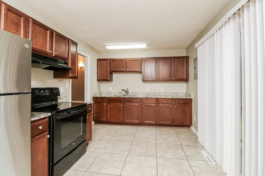 Building Photo - 4121 Carlyle Dr