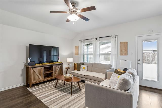 Building Photo - 502 Calm Springs Dr