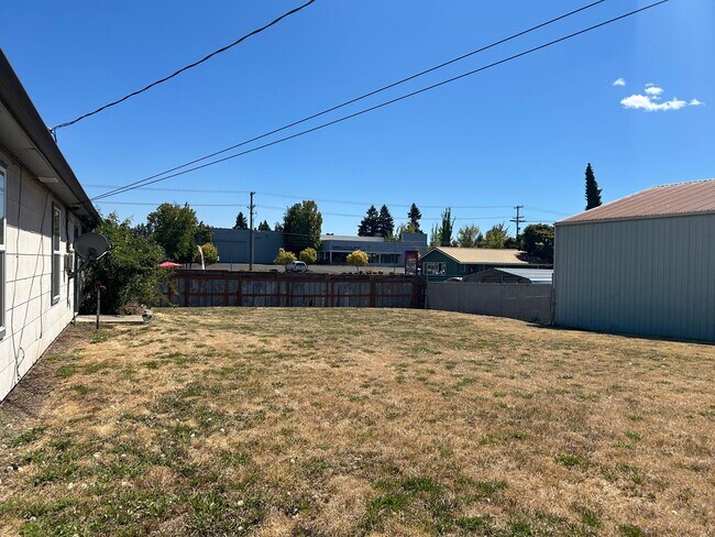 Building Photo - 1186 NE Alpine Ave