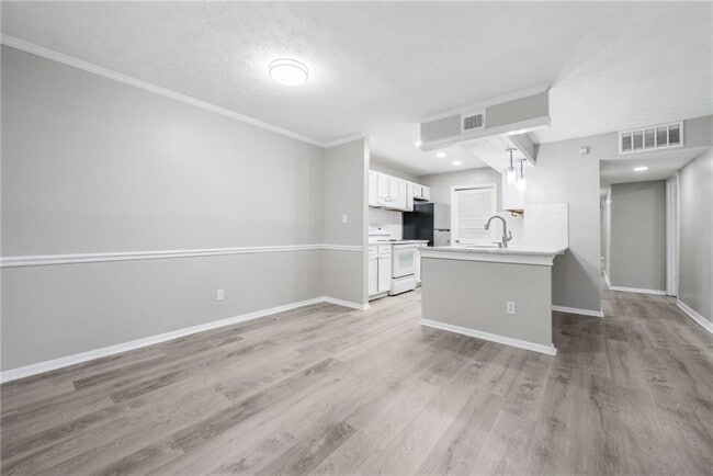 Building Photo - 113 Tuxworth Cir