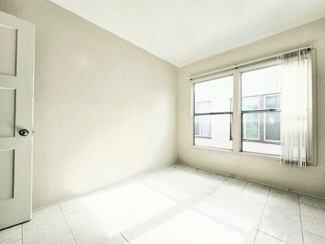 Building Photo - 2366 Venice Blvd.