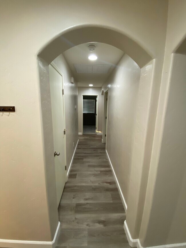 Building Photo - 450 Topanga Ct