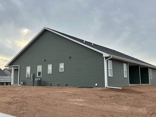 Building Photo - Beautiful New Executive Duplex