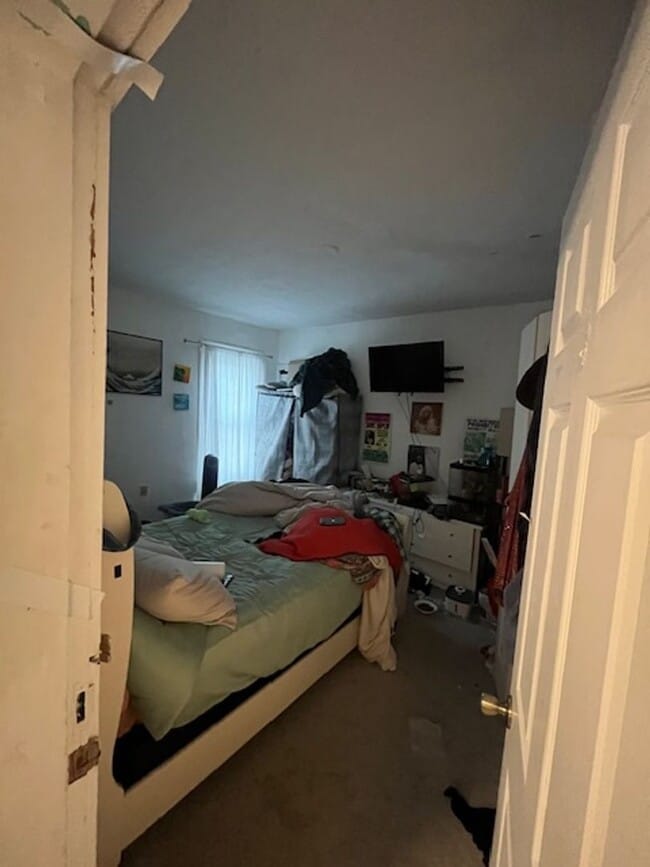 Building Photo - 5 bedroom, 3 bath home- Available August 2026!