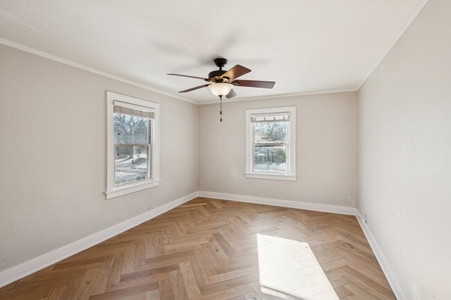 Building Photo - 713 Warrenville Rd