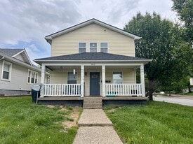 Building Photo - 402 Woodrow Ave