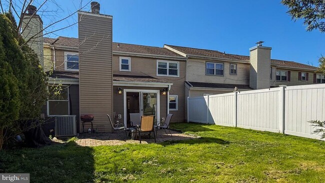 Building Photo - 10 Cedarbrook Dr