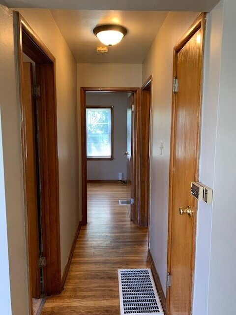 Building Photo - EASE SIDE 2 BEDROOM HOME AVAILABLE NOW!
