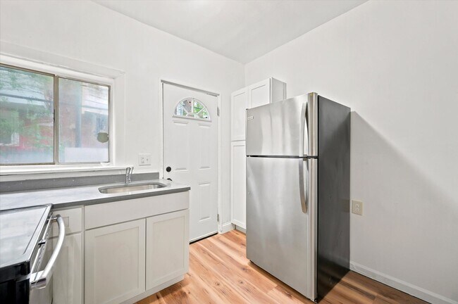 Building Photo - 5135 Folsom St