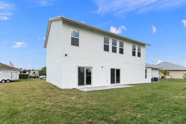 Building Photo - 1351 SW Don Ct