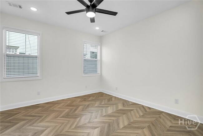 Building Photo - 773 E Duffy St