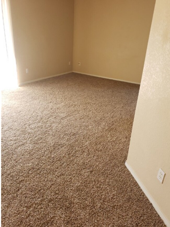 Building Photo - 2 Bedroom condo in desirable Powers Corridor area!