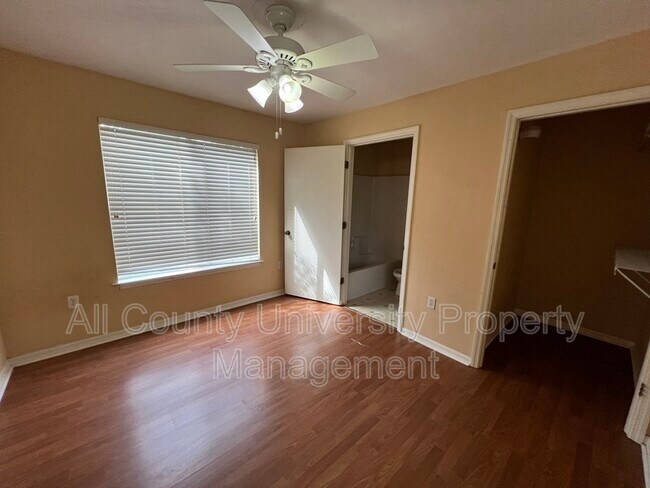 Building Photo - 4000 SW 23rd St