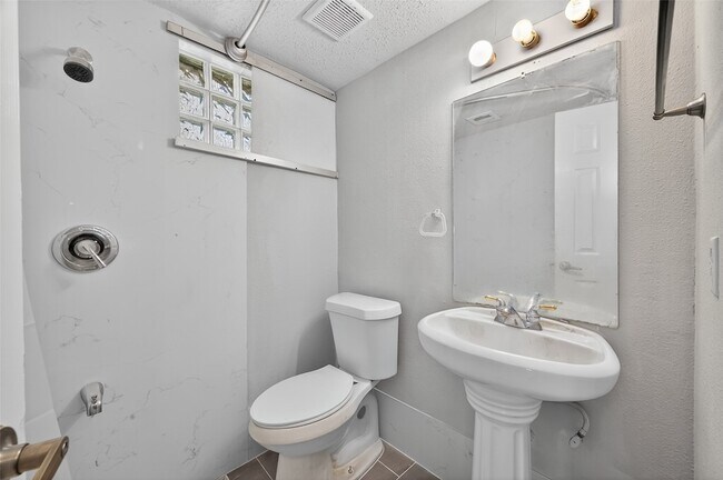 Building Photo - 7711 Del Glen Ln