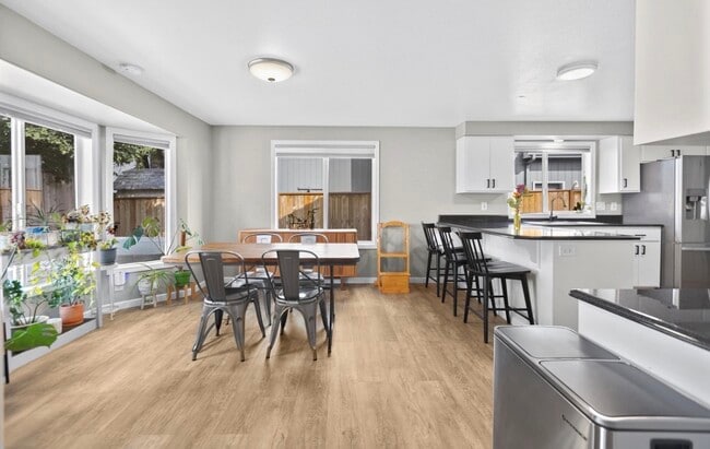 Building Photo - 1485 Luella St