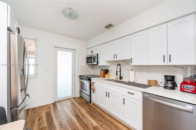 Building Photo - 3100 Naomi St