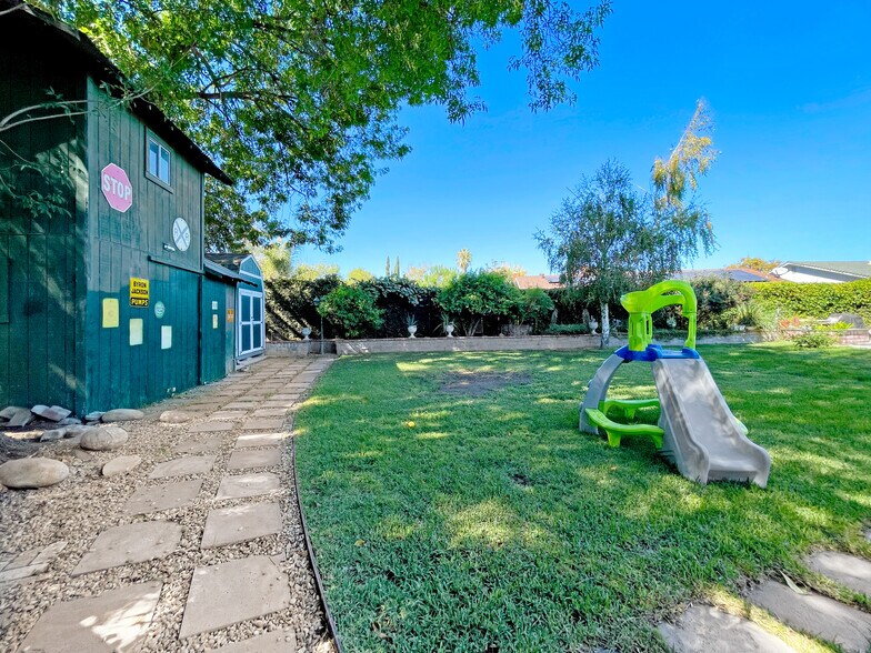 Building Photo - 2611 Willow Ct