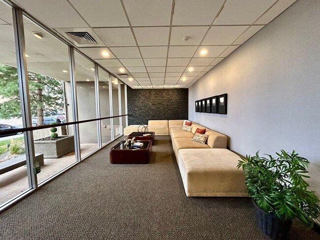 Building Photo - Beautiful 1-Bedroom Condo at Mountain Shadow Condominiums