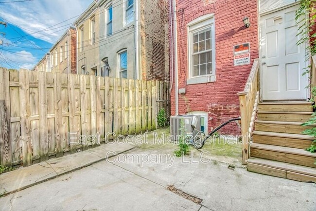 Building Photo - 402 E Lorraine Ave