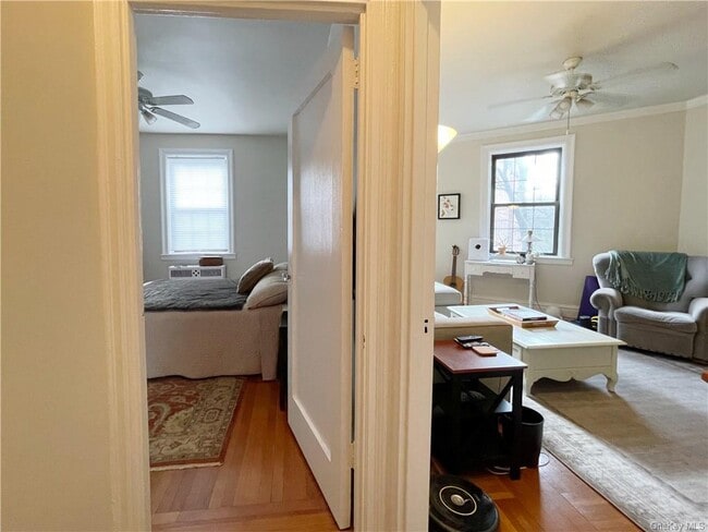 Building Photo - 14 N Chatsworth Ave