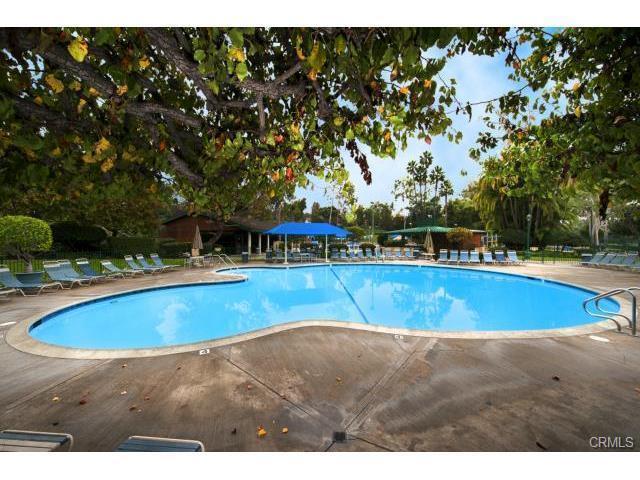 Building Photo - Live by the Lakeside -  Upgraded Spacious TOWNHOME in Lakeside Park