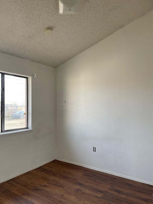 Building Photo - 7214 Dale Rd