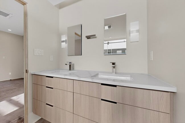 Building Photo - 705 Alcalde Pl SW