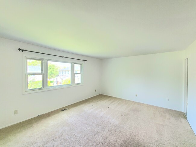 Building Photo - 404 Briarwood Ct