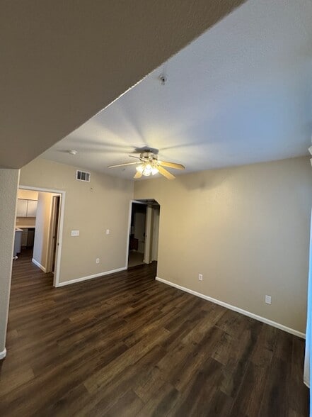 Building Photo - 1520 S Florence Way