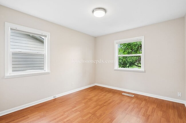 Building Photo - Updated NE Portland Home w/Fenced Yard and Upgrades!
