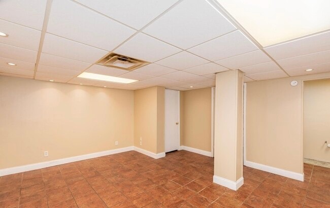 Building Photo - 2517 Wright Cir