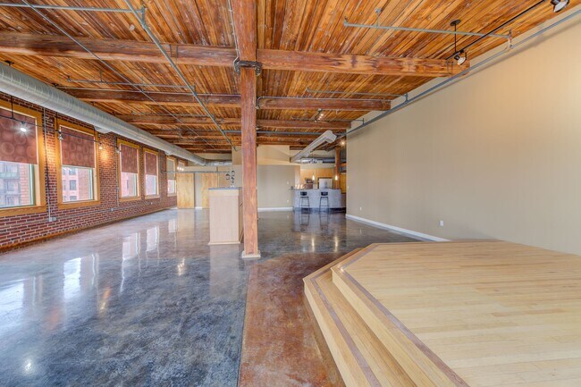 Building Photo - Huge Luxury 2 Story Condo with Private Roo...