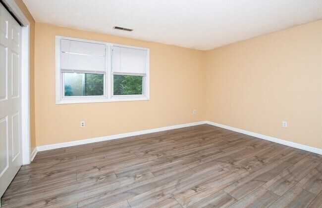 Building Photo - 1585 Braley Rd