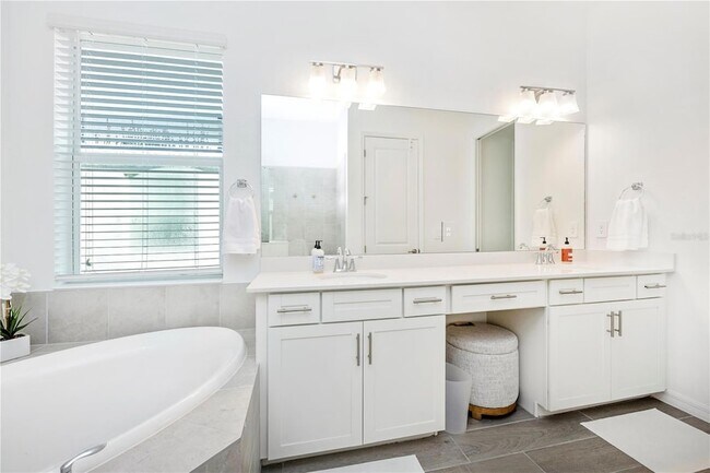 Building Photo - 17662 Santorini Ct