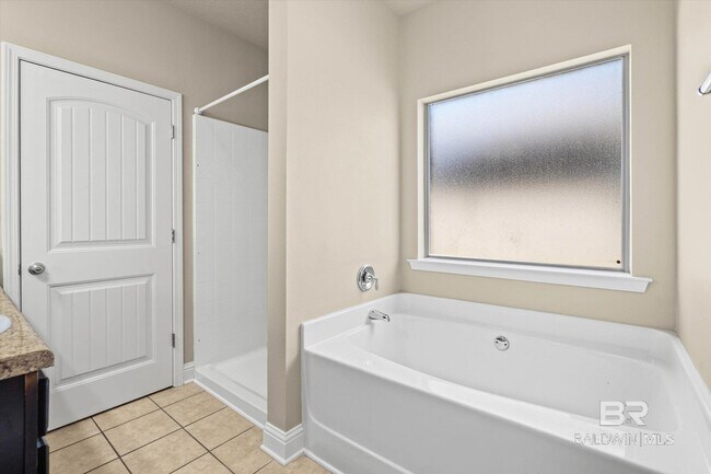 Building Photo - 10421 Fionn Loop