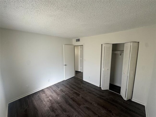 Building Photo - 5168 NE 6th Ave