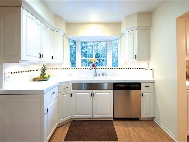 Building Photo - 12271 Laurel Terrace Dr