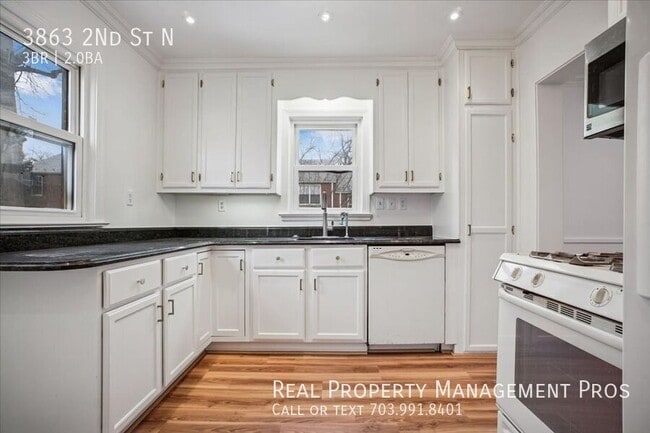 Building Photo - 3863 2nd St N