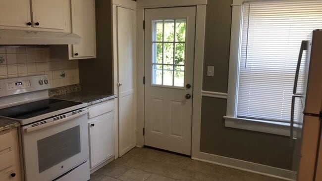 Building Photo - 211 Hadley Ave