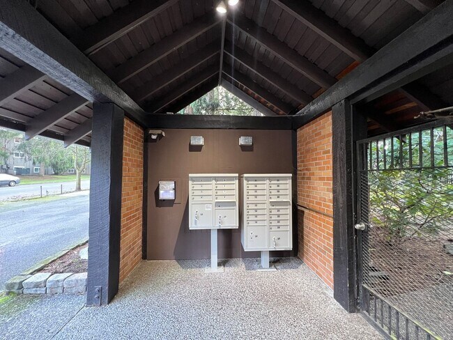 Building Photo - Westside Condo w/ Pool & Garage (Water Included)