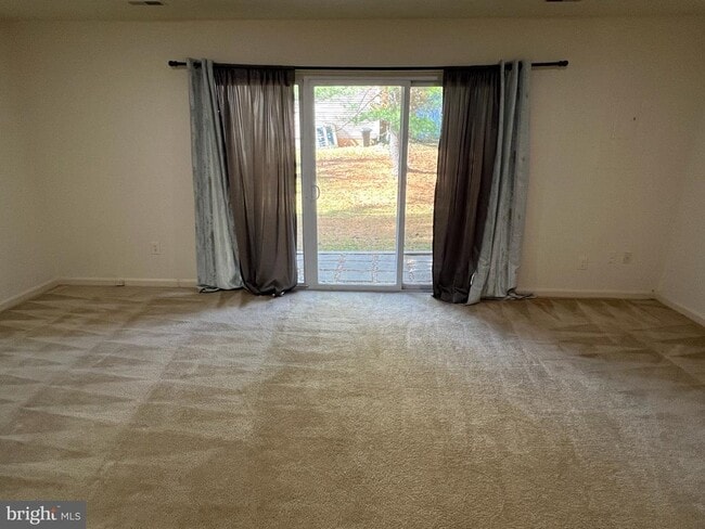 Building Photo - 18002 Sunset Lake Ct