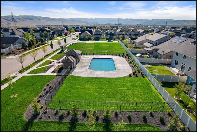 Building Photo - Close to Micron!  5 Bedroom 3 Full Baths -...