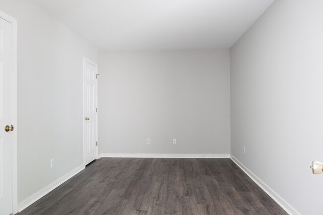 Building Photo - 8001 Clovertree Ct