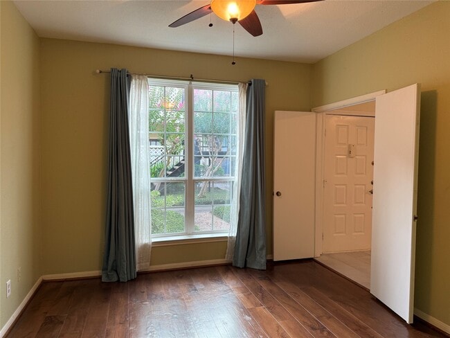 Building Photo - 2121 El Paseo St